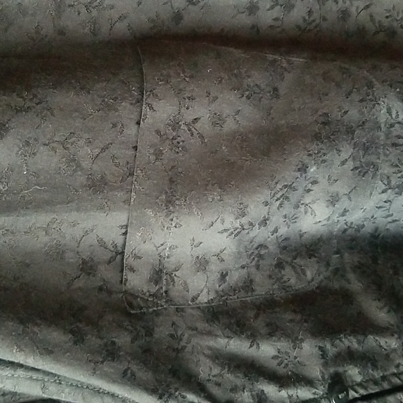 Lucky Brand, like new sleeve black cotton blouse with woven-in floral pattern - Picture 4 of 7